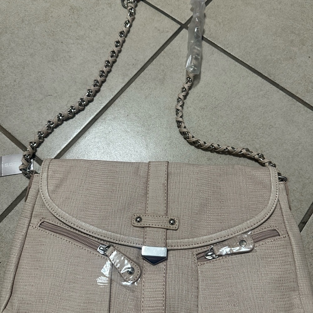 Chico’s Larissa Shoulder beige bag.. perfect for summer or a vacation bag..
